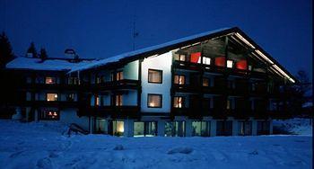 Hotel Quellenhof 洛伊塔施 外观 照片